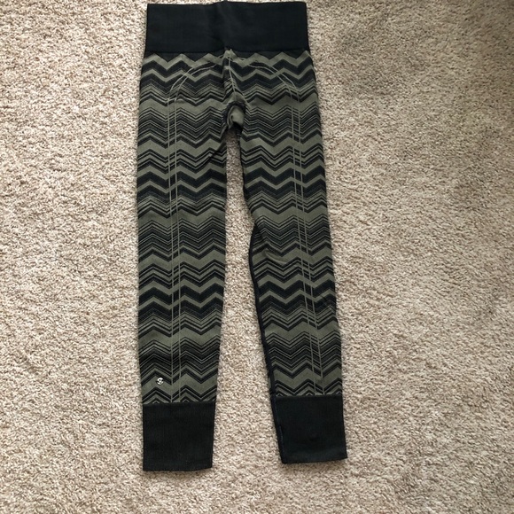 Ebb to Street pant- green chevron - Picture 4 of 5